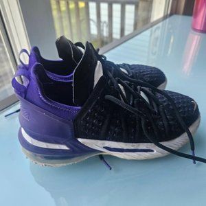 Nike LeBron James 18 Lakers Sneakers 4Y